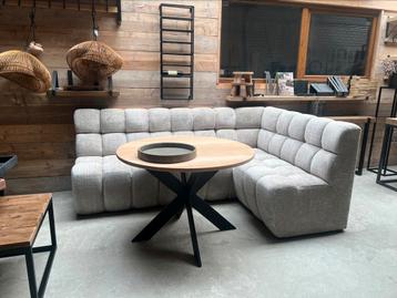 Eetbank luxe gecapitoneerd 155x230cm beschikbaar voor biedingen