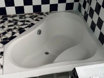 Hoekbad Villeroy & Boch (Ucosan Goodshape) 134x134cm beschikbaar voor biedingen