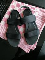 Teva slippers met achtersluiting, maat 39., Slippers, Ophalen of Verzenden, Zo goed als nieuw, Zwart