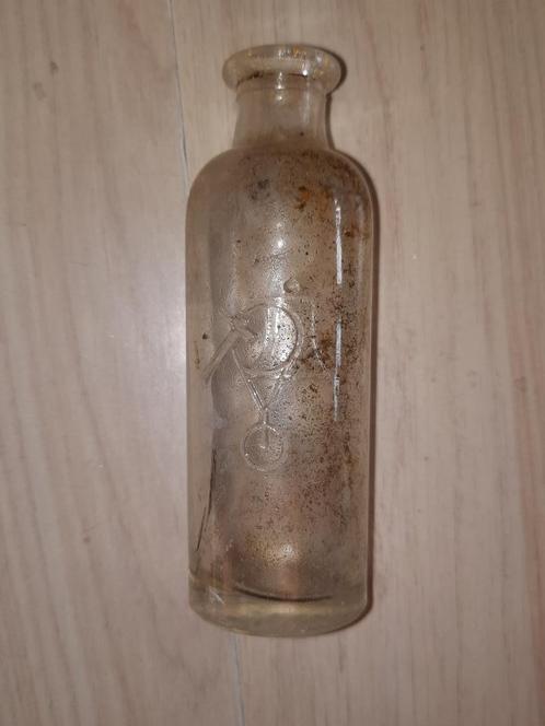antiek flesje met mooie tekening in het glas, Antiek en Kunst, Antiek | Glas en Kristal, Ophalen of Verzenden