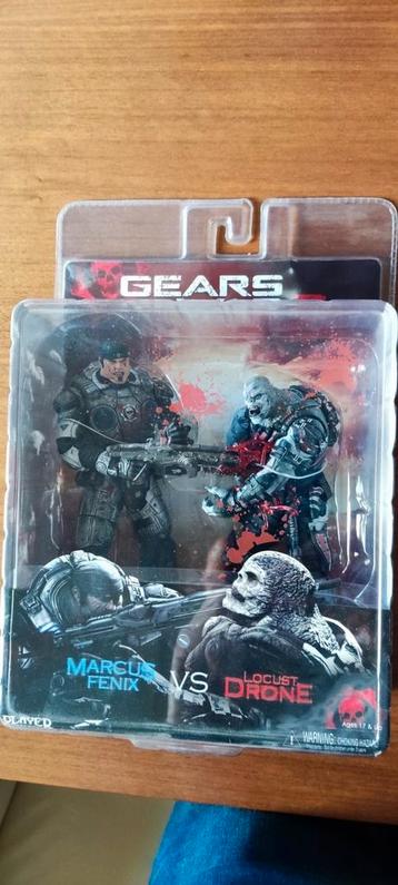 Gears of War - Marcus Fenix vs Locust Drone - NECA