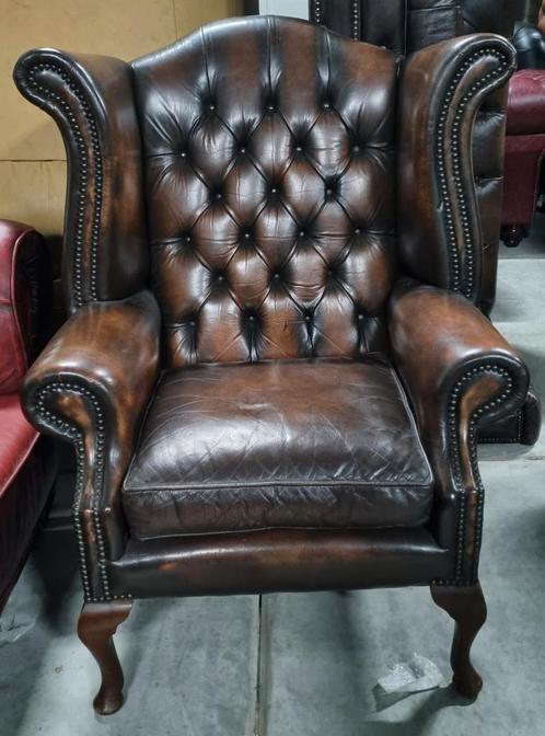Engelse Chesterfield oor fauteuil bruin gevlamd + BEZORGING, Huis en Inrichting, Fauteuils, Gebruikt, Leer, 75 tot 100 cm, 75 tot 100 cm