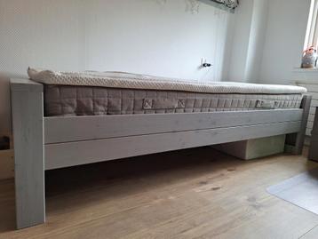 Bed Dennis van het merk Woood, 1 of 2 stuks