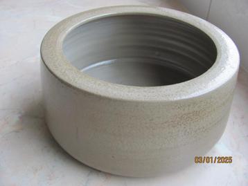 NIEUWSTAAT groen bruin GROTE ronde POT schaal  ø 24 x 12 cm beschikbaar voor biedingen