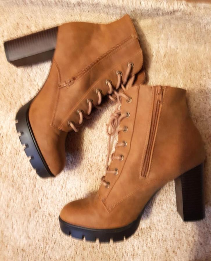 Enkellaarzen maat 40, Kleding | Dames, Schoenen, Zo goed als nieuw, Lage of Enkellaarzen, Bruin, Verzenden