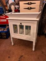 Leuk vitrine sevies kastje, Antiek en Kunst, Antiek | Meubels | Kasten, Ophalen