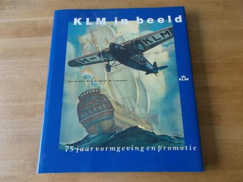 KLM 75 JAAR VORMGEVING EN PROMOTIE, Verzamelen, Luchtvaart en Vliegtuigspotten, Zo goed als nieuw, Boek of Tijdschrift, Verzenden