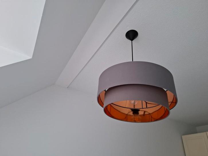 Grijze Hanglamp Oro met Koper Binnenkant van Made com, Huis en Inrichting, Lampen | Hanglampen, Zo goed als nieuw, Minder dan 50 cm
