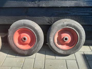 2 massieve wielen beschikbaar voor biedingen