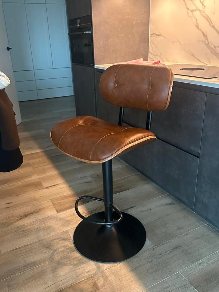 Brown Bar Stool (have 4 items in total), Huis en Inrichting, Barkrukken, Gebruikt, 90 cm of meer, 4 krukken, In hoogte verstelbaar