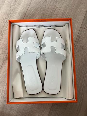 Hermes slippers oran wit maat 38 nieuw in doos beschikbaar voor biedingen