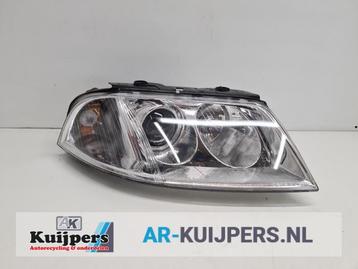 Koplamp rechts van een Volkswagen Passat beschikbaar voor biedingen