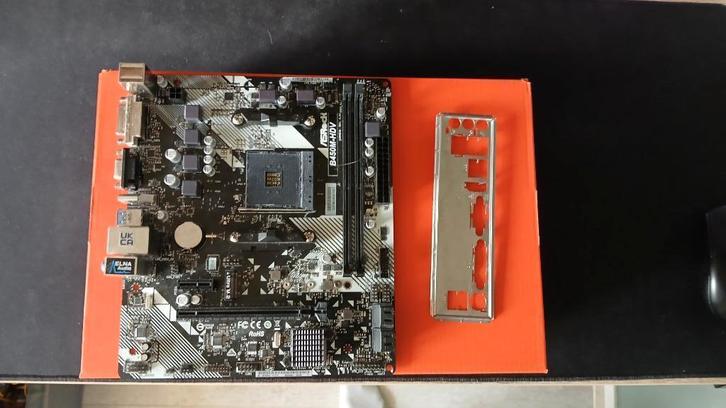 AsRock B450M-HDV R4.0, Computers en Software, Moederborden, Zo goed als nieuw, AMD, DDR4, Ophalen