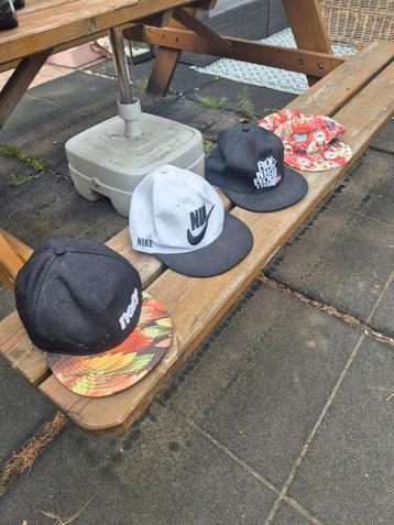 Petten Collectie - Nike, Neff & Meer beschikbaar voor biedingen