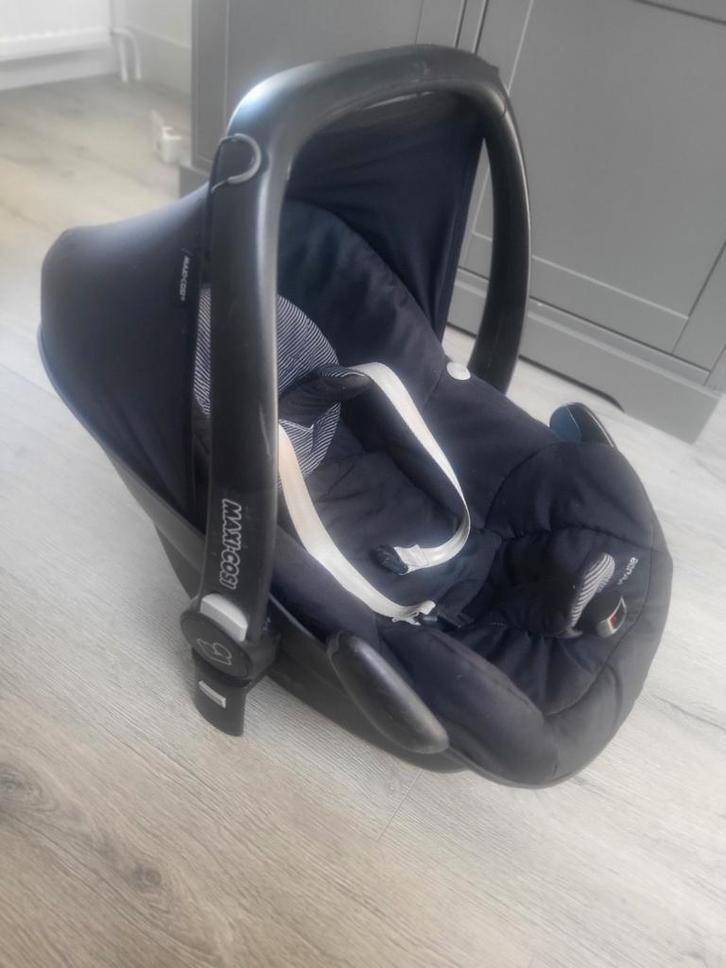 Maxi-Cosi Pebble + FamilyFix Isofix Base, Kinderen en Baby's, Autostoeltjes, Gebruikt, Maxi-Cosi, 0 t/m 13 kg, Isofix, Zijbescherming