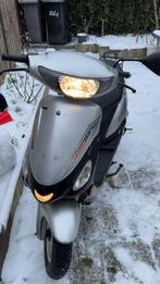 50cc scooter (700km) - Blauw kenteken, Fietsen en Brommers, Zo goed als nieuw, Benzine, Ophalen, Overige merken