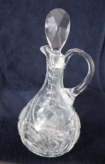 Karaf met facet geslepen beschikbaar voor biedingen