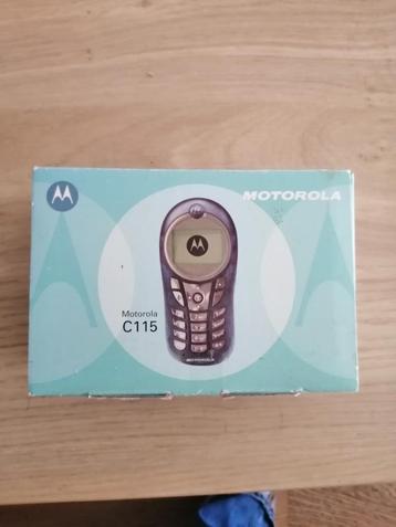 Doosje Motorola telefoon C115 met instructie boekjes beschikbaar voor biedingen