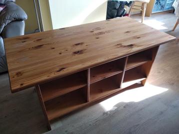 Houten salontafel beschikbaar voor biedingen