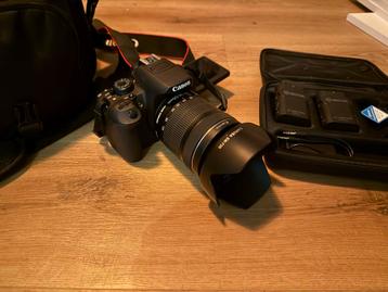 Canon 700D Vlog Kit | 18-135 mm zoomlens beschikbaar voor biedingen