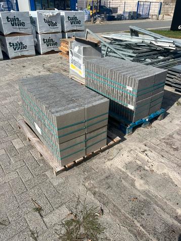 30x30 tegels nieuw grijs €0,80 per stuk beschikbaar voor biedingen