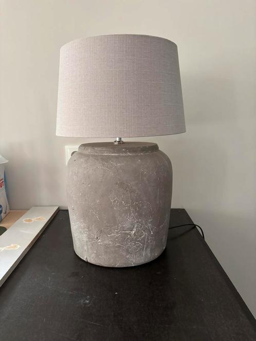 *Tafellamp* stoer grijs taupe, Huis en Inrichting, Lampen | Lampenkappen, Zo goed als nieuw, 25 tot 50 cm, Rond, Grijs, Ophalen