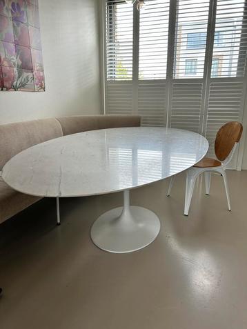 Marmer tulp tafel ovaal beschikbaar voor biedingen