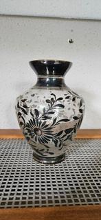 Vintage Zwart glazen Vaasje met Bloemenmotief, Ophalen of Verzenden