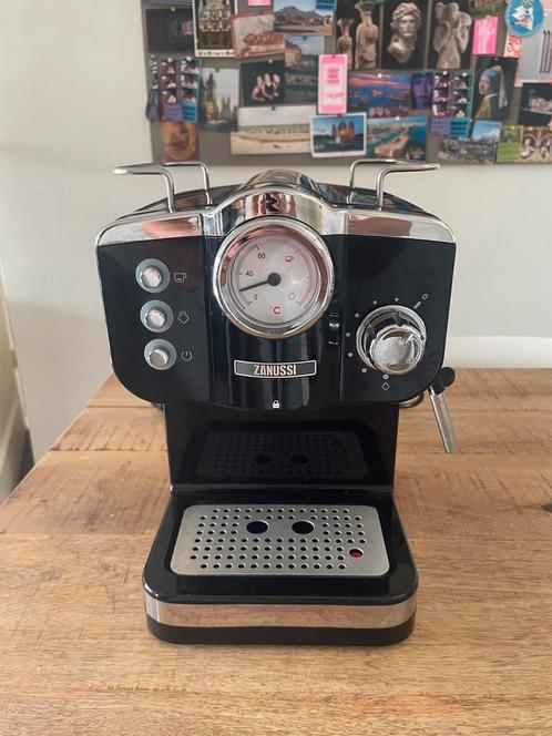 Zanussi espressomachine met stoompijpje, Witgoed en Apparatuur, Koffiezetapparaten, Zo goed als nieuw, Gemalen koffie, Koffiemachine