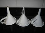 3 wit emaille trechtertjes, doorsnee 10cm, Antiek en Kunst, Antiek | Emaille, Ophalen of Verzenden