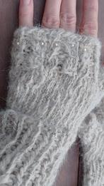 Alpaca polswarmers met uil crème handgemaakt, Ophalen of Verzenden, Nieuw, Maat 38/40 (M), Handschoenen