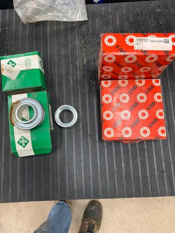 div lagers beschikbaar voor biedingen