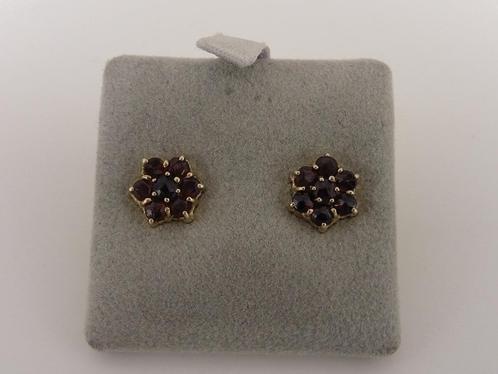 Gouden oorknopjes met granaat                            G65, Sieraden, Tassen en Uiterlijk, Oorbellen, Gebruikt, Knopjes of Stekers