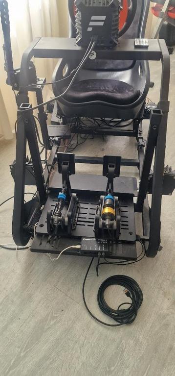 Race sim compleet Fanatec en Simlab  beschikbaar voor biedingen