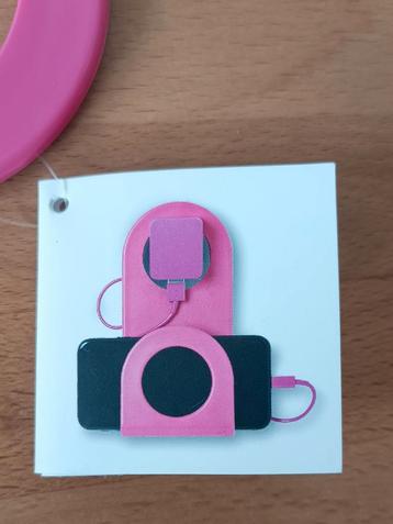 Roze Telefoonhouder/ oplader voor stopcontact. beschikbaar voor biedingen