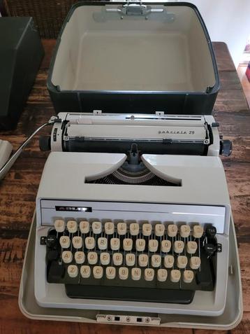 Typemachine, Gabriele 25  beschikbaar voor biedingen
