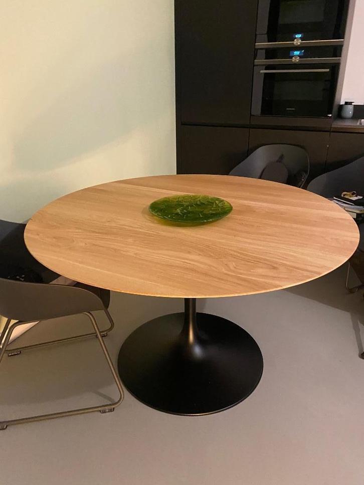 Eero Saarinen. Massief houten ronde tafel 120 cm., Huis en Inrichting, Tafels | Eettafels, Nieuw, 50 tot 100 cm, 100 tot 150 cm
