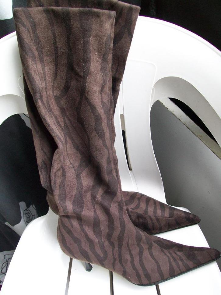 Hoge Zebra laarzen suède  39 Gewoon nog Nieuw, Kleding | Dames, Schoenen, Nieuw, Hoge laarzen, Bruin, Ophalen of Verzenden