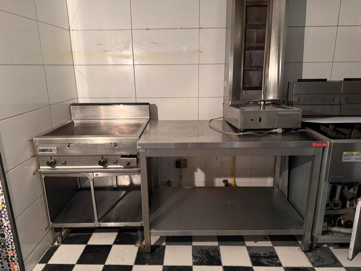 Snackbar Inboedel: Bakplaat, Werkbank, Shoarma Grill, Zakelijke goederen, Horeca | Keukenapparatuur, Fornuis, Frituur en Grillen