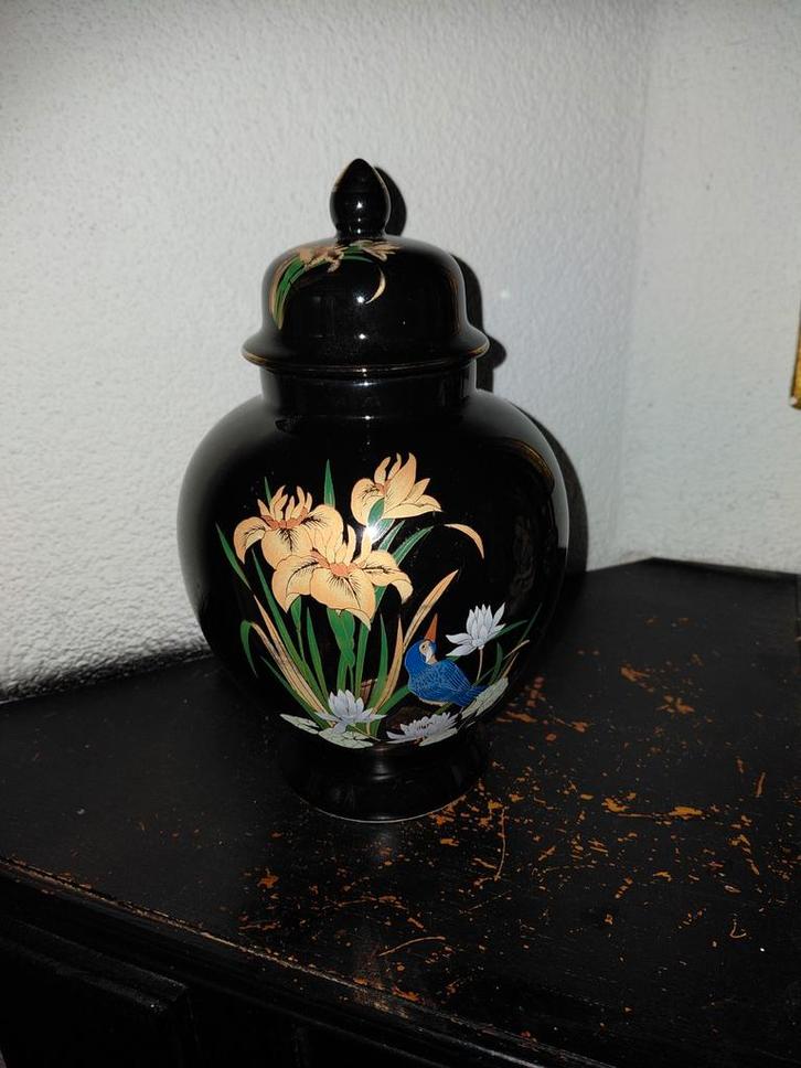 Deksel vaas/ pot zwart bloemen motief met goudaccenten, Antiek en Kunst, Antiek | Vazen, Ophalen of Verzenden