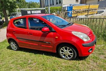 Nissan Pixo 1.0 50KW 5D 2010 Rood beschikbaar voor biedingen