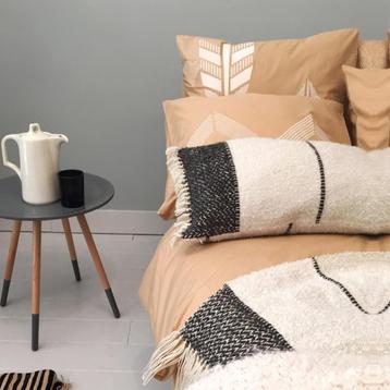 Malagoon Sahara Offwhite set kussen 35x60 en plaid 125x150cm beschikbaar voor biedingen