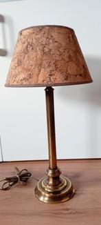 messing tafellamp met een kapje van kurk en kunstof., Ophalen of Verzenden, 50 tot 75 cm
