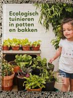 Ecologisch tuinieren in potten en bakken - Velt, Boeken, Wonen en Tuinieren, Ophalen of Verzenden, Zo goed als nieuw, Tuinieren en Tuinplanten