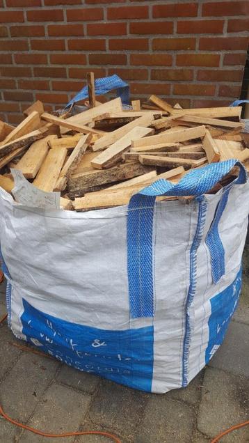 Droog openhaardhout douglas schaaldelen beschikbaar voor biedingen