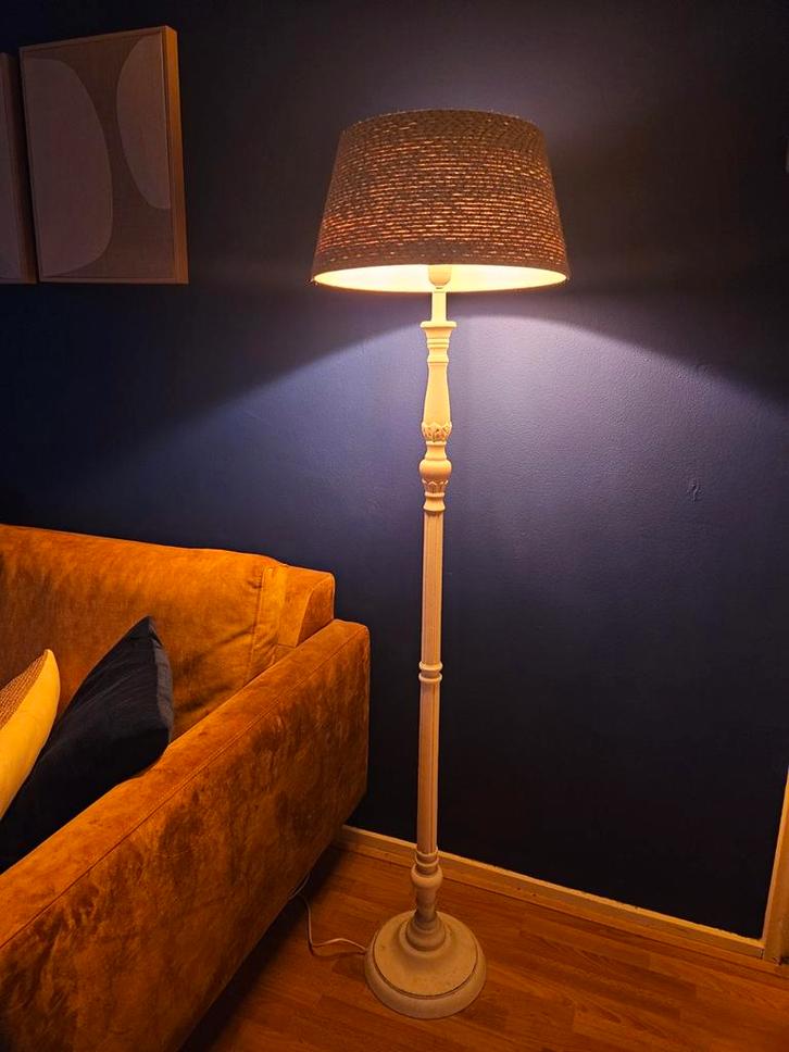 Landelijke staande lamp, Riviera Maison kap, Huis en Inrichting, Lampen | Vloerlampen, Zo goed als nieuw, 150 tot 200 cm, Hout