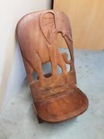 Mooie handbewerkte houten stoel , Afrikaans, Huis en Inrichting, Ophalen, Houtsnij werk, Bruin, .