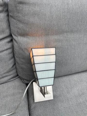 Massive metaal met melkglas lamp beschikbaar voor biedingen