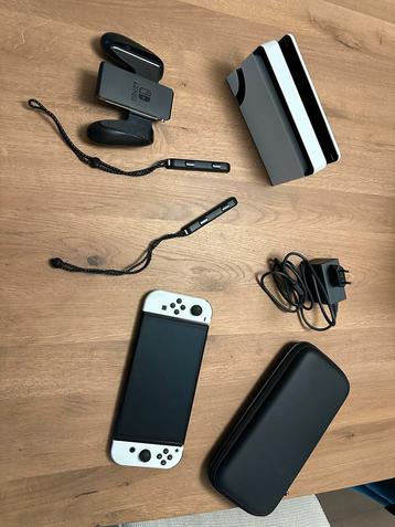 Nintendo Switch OLED + Accessoires beschikbaar voor biedingen