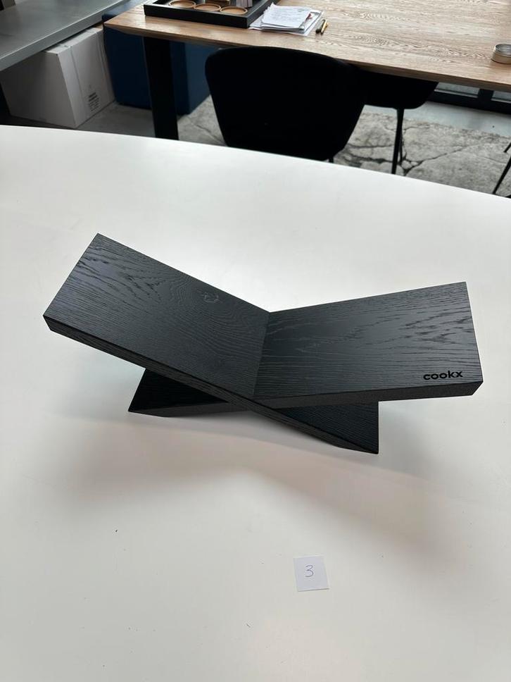 Boekenstandaard/boekensteun - Eikenhout Zwart, Huis en Inrichting, Woonaccessoires | Wandplanken en Boekenplanken, Zo goed als nieuw